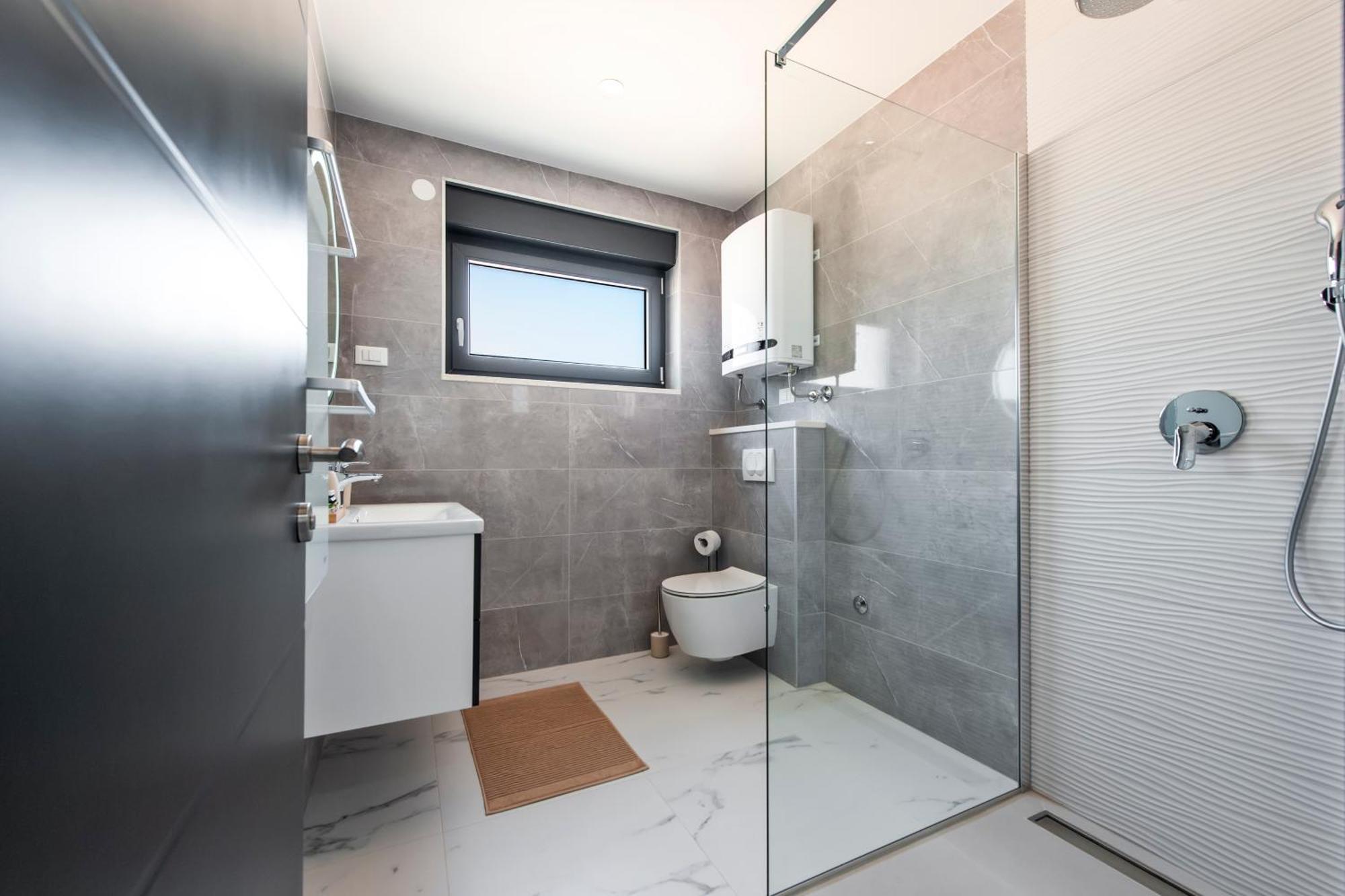 Luxury Levante 2 *
